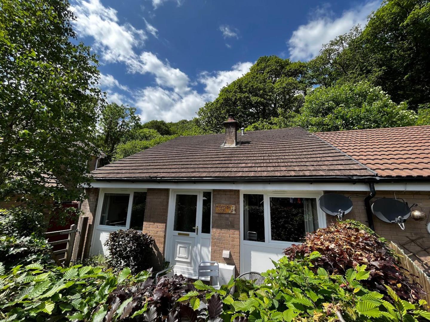Waterfall Lodge Pontneddfechan Exterior foto